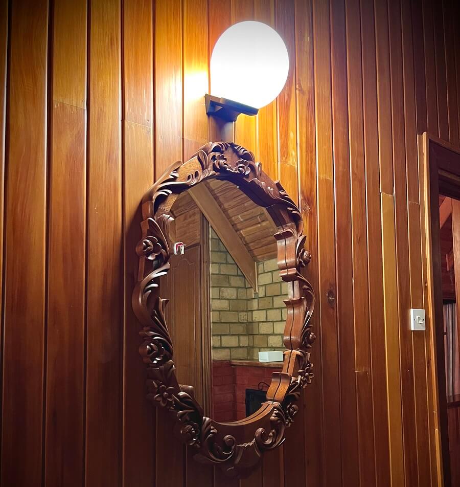 Consoles and Mirrows